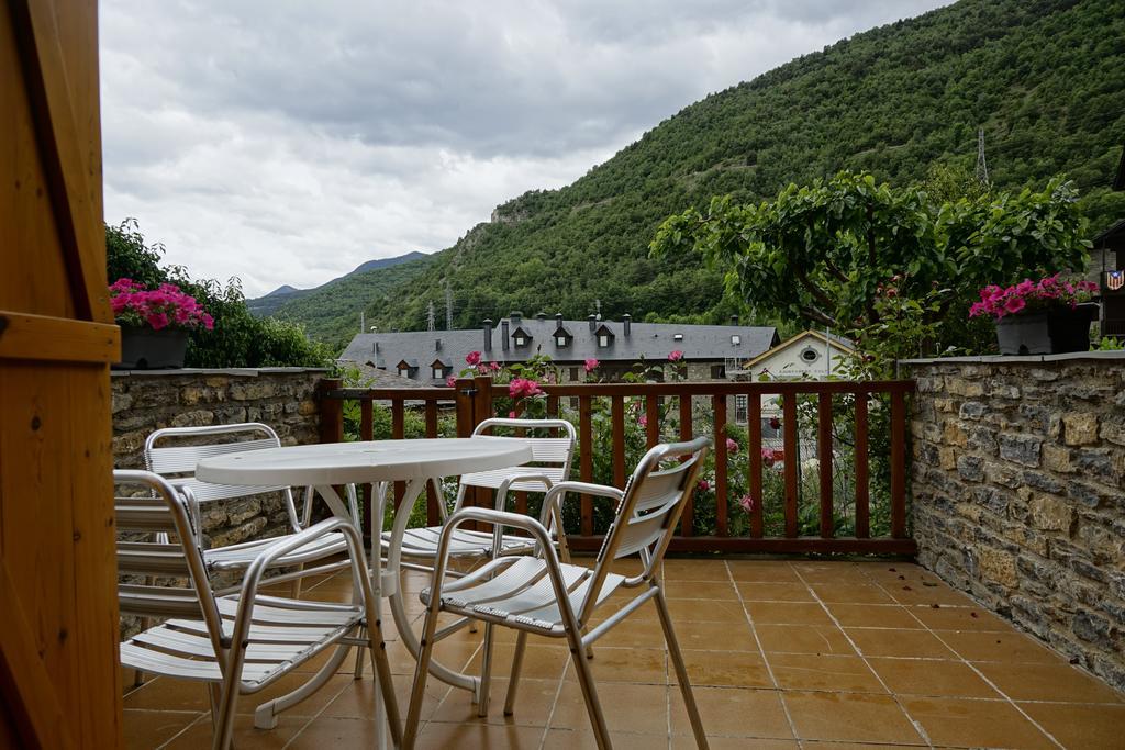 Apartaments El Ribal Valencia D'Aneu Eksteriør billede