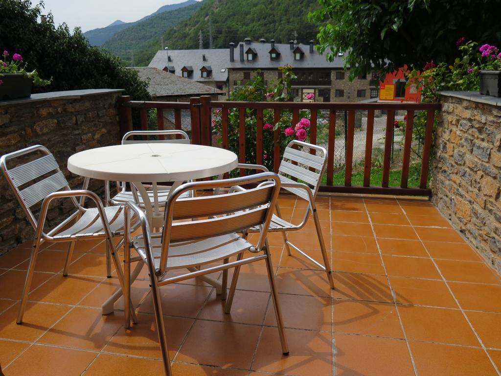 Apartaments El Ribal Valencia D'Aneu Eksteriør billede