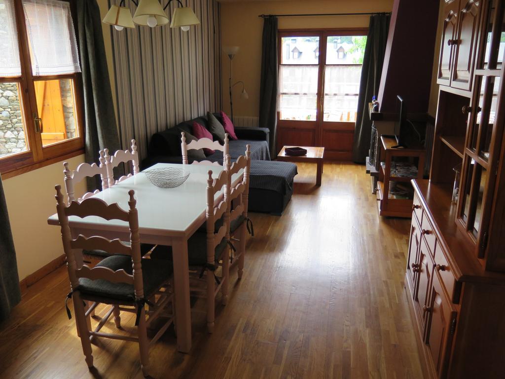 Apartaments El Ribal Valencia D'Aneu Eksteriør billede